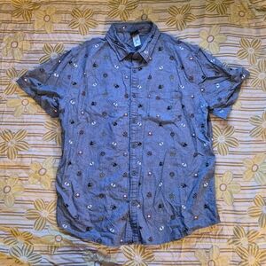 Men's Short-Sleeve Button-Up Shirt in Light Blue